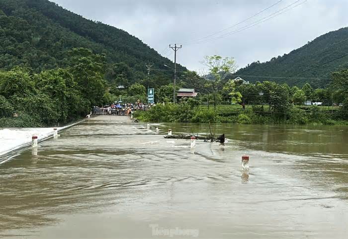 Nam thanh niên ở Thái Nguyên cố vượt ngầm tràn, bị lũ cuốn trôi