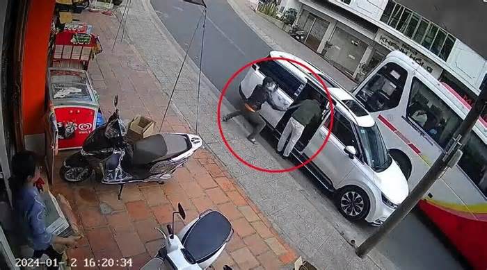 Đang bê đồ ra xe ôtô, người đàn ông ở Đà Lạt bất ngờ bị chém liên tiếp