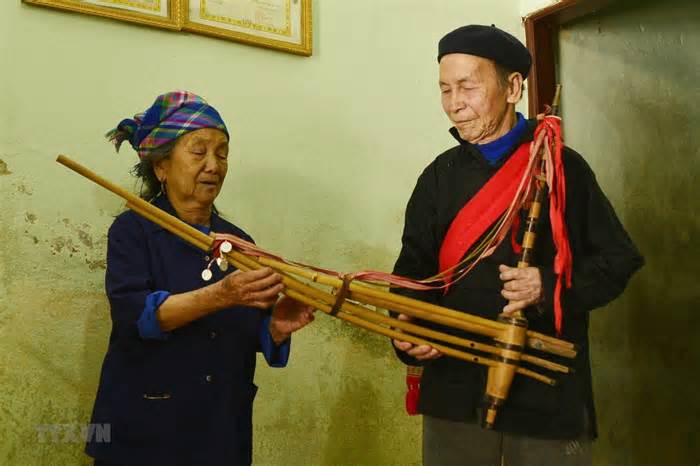 Nghệ nhân góp phần bảo tồn điệu khèn Mông trên cao nguyên Sìn Hồ