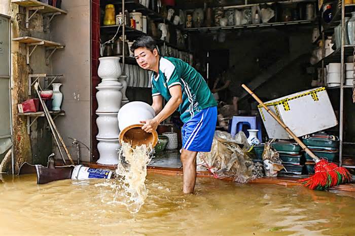 Sau bão lũ còn ngồn ngộn việc, xử lý ra sao?