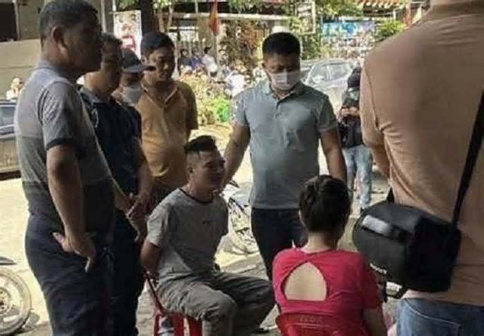 'Trùm giang hồ' miền tây Quảng Trị bị bắt, cảnh sát đang khám nhà