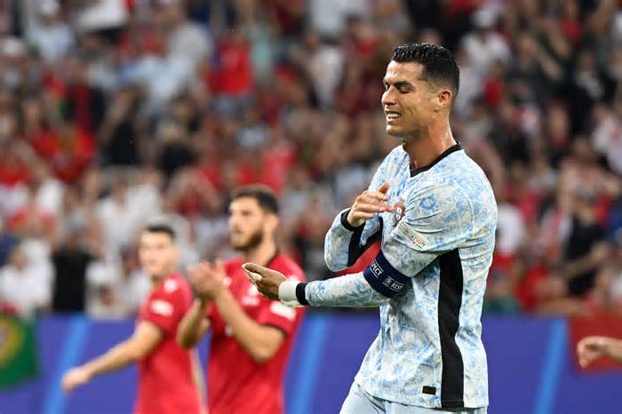 Bồ Đào Nha - Slovenia: Chờ Ronaldo thông nòng