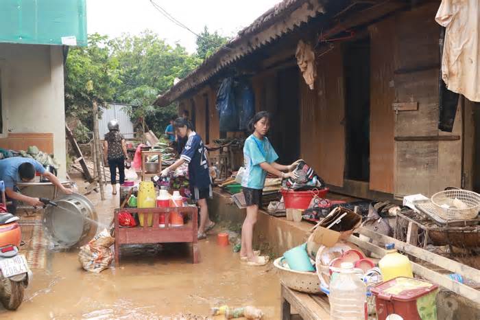 Học sinh ở Nghệ An kể lại giây phút sinh tử nơi lũ dữ, dỡ mái nhà cầu cứu