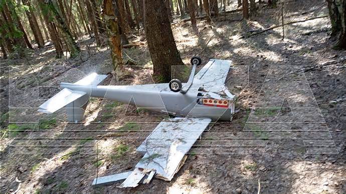 Nga phát hiện drone chứa 17kg thuốc nổ gần Matxcơva