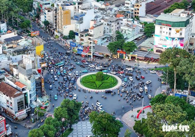 Rào chắn một phần nút giao Lý Thái Tổ - Hùng Vương làm đường thoát nước, hoàn thành trước 2-9