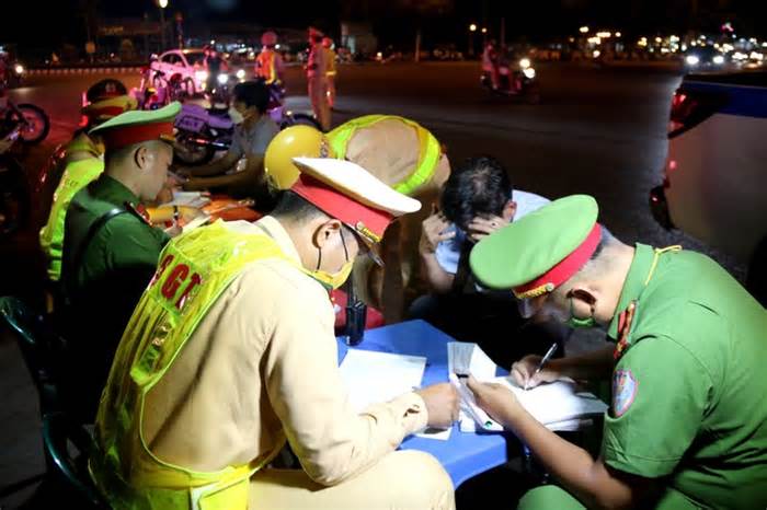 555 tài xế vi phạm nồng độ cồn bị xử phạt 'mút khung' ở Bình Thuận