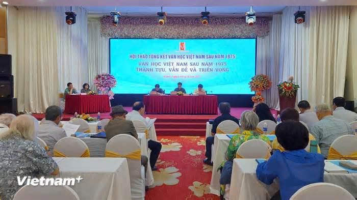 Văn học Việt Nam sau 1975: Dùng 'ngọn lửa' nhân văn thổi bùng khát vọng đổi mới