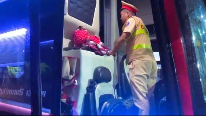 Đồng Nai phát hiện xe khách 24 chỗ nhồi nhét 46 người trên Quốc lộ 1A