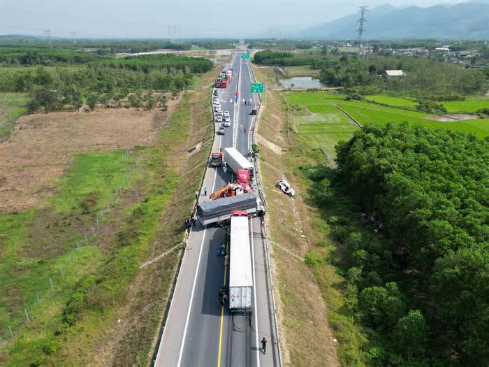 Nhiều điểm nối làn cao tốc Cam Lộ - La Sơn tiềm ẩn nguy cơ tai nạn