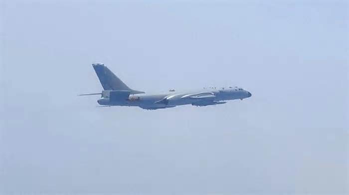 Đài Loan: 11 tàu chiến, 70 máy bay Trung Quốc vây quanh đảo, 'chúng tôi điềm tĩnh'