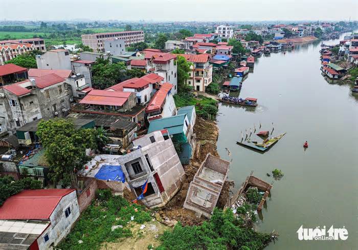Khu dân cư ven sông ở Bắc Ninh tan hoang sau chuỗi ngày sạt lở