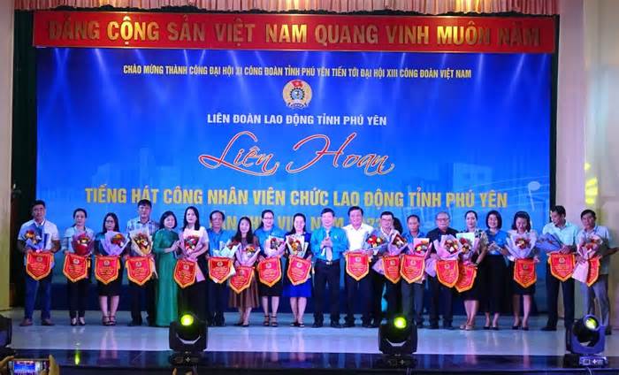 Liên hoan tiếng hát công nhân viên chức lao động Phú Yên