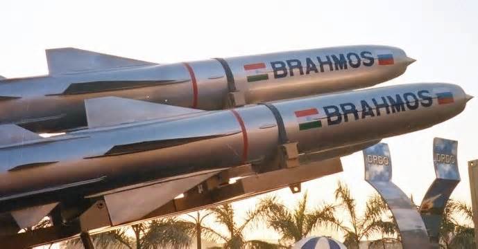 Hải quân Ấn Độ phóng thử thành công tên lửa siêu thanh BrahMos