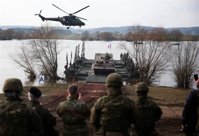 Châu Âu, NATO tranh cãi về đưa quân sang Ukraine