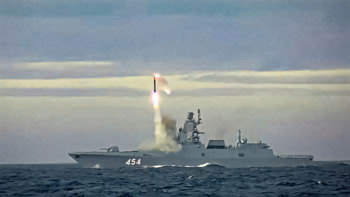 Ukraine nói có bằng chứng Nga bắn tên lửa thuộc thế hệ 'vũ khí vô song' mà ông Putin nói