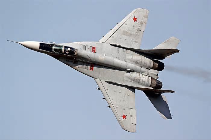 Thành viên NATO đầu tiên gửi máy bay chiến đấu cho Ukraine