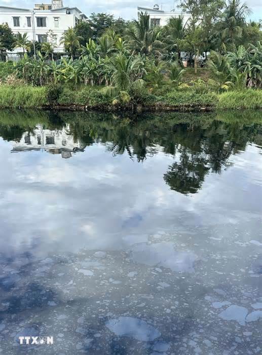Đà Nẵng: Xử lý kịp thời hiện tượng dầu loang trên sông Cu Đê
