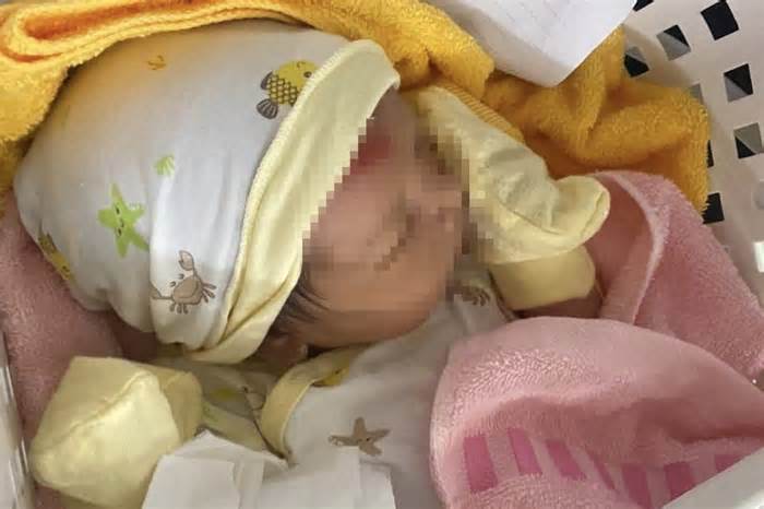 Bé gái sơ sinh bị bỏ rơi tại cây xăng kèm tâm thư