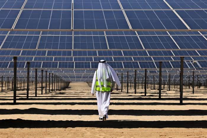 Nhà máy điện mặt trời lớn nhất Trái đất khai trương trước thềm COP28