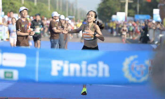 Chiến thuật giúp Ngọc Hoa thắng Lê Thị Tuyết ở Tiền Phong Marathon