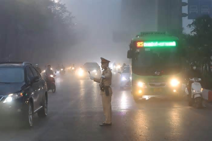 CSGT Hà Nội khuyến cáo người dân khi di chuyển trong thời tiết sương mù