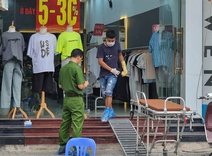 Bắc Ninh: Truy bắt kẻ đâm chết bạn gái tại cửa hàng thời trang rồi bỏ trốn