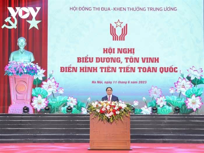 Thủ tướng dự Hội nghị biểu dương, tôn vinh điển hình tiên tiến toàn quốc