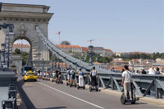 Hungary vẫn cấp visa dài hạn cho dân Nga và Belarus, dù EU phản ứng