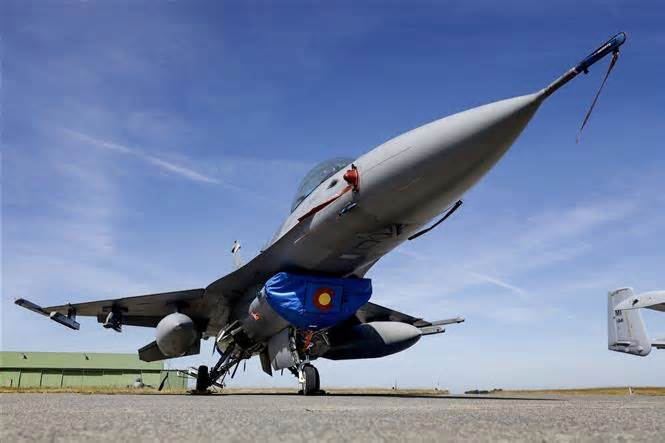 Phi công Ukraine có thể được huấn luyện lái F-16 trong vài tuần tới