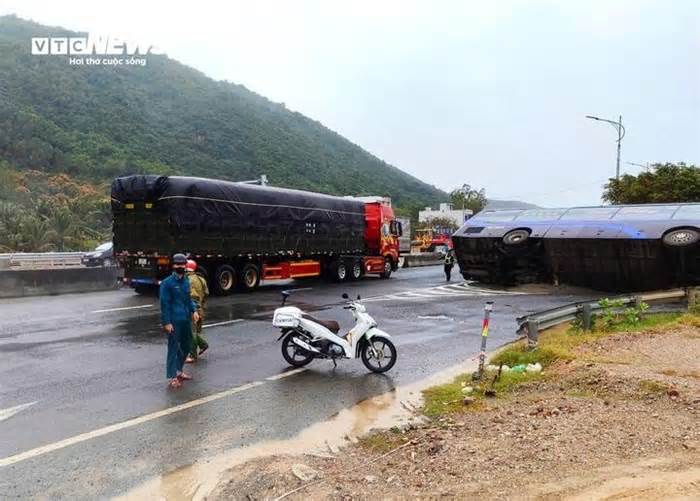 Thêm vụ tai nạn xe khách trên Quốc lộ 1 đoạn Phú Yên - Khánh Hòa