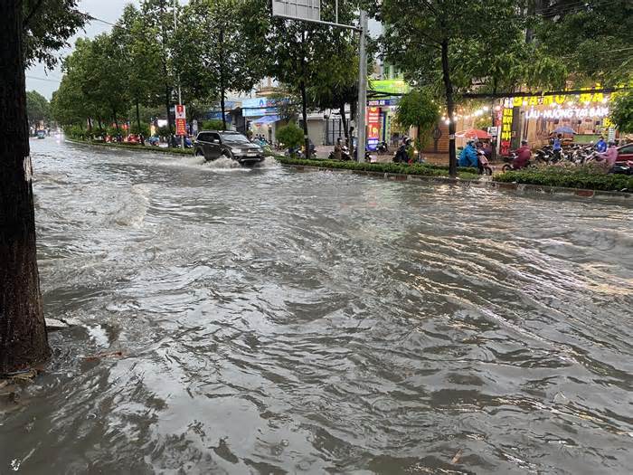 Đồng Nai mưa lớn, TP Biên Hoà ngập nặng