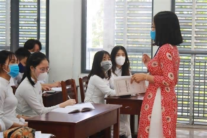 'Ngành Giáo dục không được tự quyết tuyển giáo viên khác nào tay không bắt giặc'