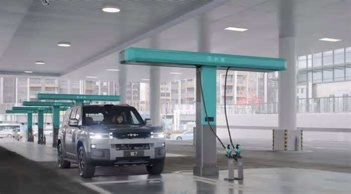 Người Việt thử sạc nhanh Flash BYD tại Trung Quốc: 'Nhảy điện nhanh như đổ xăng'