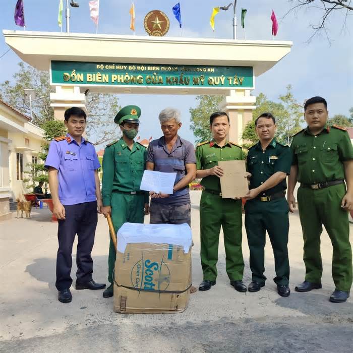 Bắt nam thanh niên vận chuyển pháo lậu từ Campuchia về Việt Nam