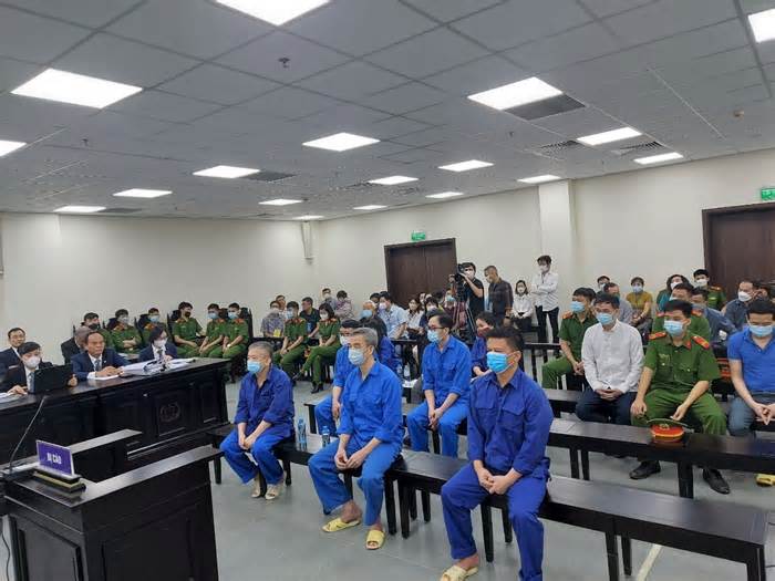Hưởng nhiều tình tiết giảm nhẹ, cựu Giám đốc Bệnh viện Tim Hà Nội lĩnh 3 năm tù