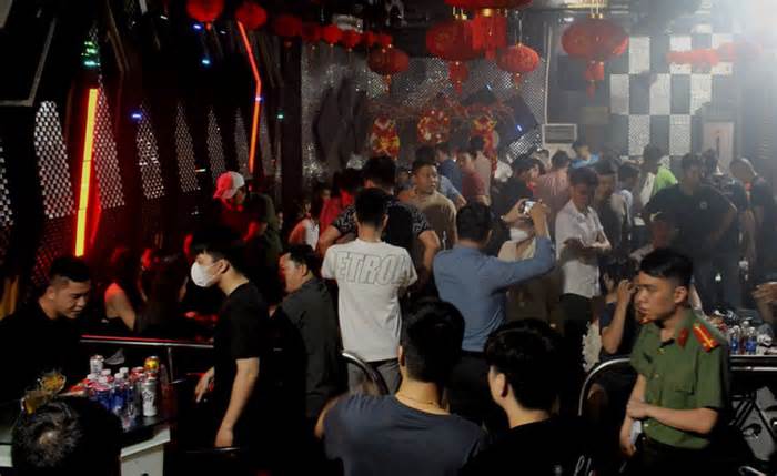 Hàng chục thanh niên bay lắc trong quán bar, 29 người dương tính với ma túy