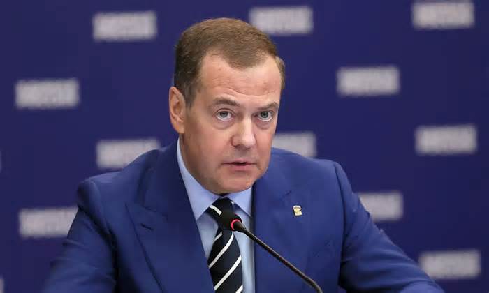 Ông Medvedev nêu cách kết thúc xung đột Ukraine 'trong vài ngày'