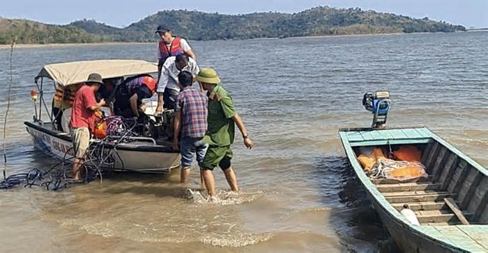 Tìm kiếm người đàn ông nghi chìm khi đánh cá ở hồ Sông Móng