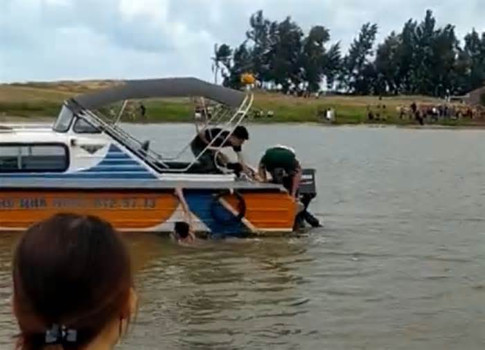 Quảng Ngãi: 6 học sinh rủ nhau ra sông chơi, 2 em bị đuối nước tử vong