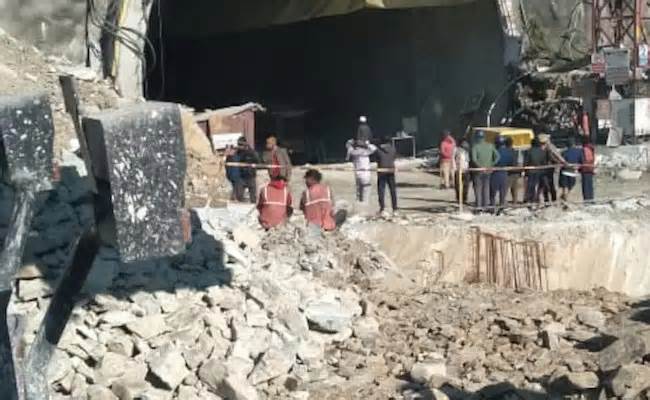 Sập đường hầm ở Ấn Độ, gần 40 công nhân mắc kẹt