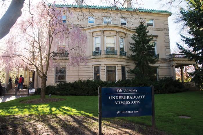 ĐH Yale quay lại hình thức tuyển sinh cũ, yêu cầu nộp kết quả bài thi chuẩn hóa từ 2025