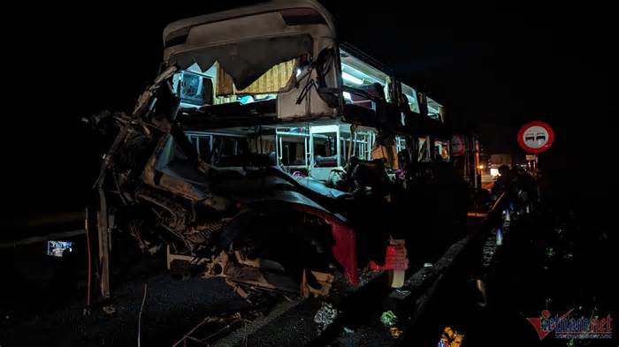 Lời kể hãi hùng của nhân chứng vụ tai nạn chết người trên cao tốc Cam Lộ- La Sơn