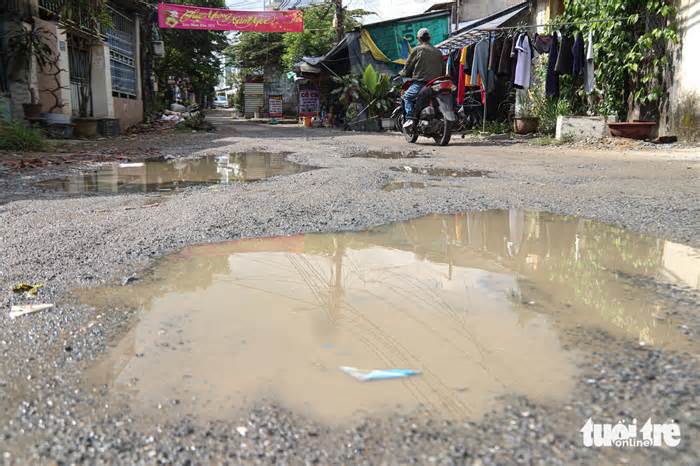 Đà Nẵng: khổ sở vì nhiều con đường nát như tương