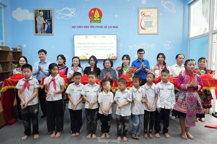 Trao tặng không gian đọc sách cho thiếu nhi tỉnh Điện Biên