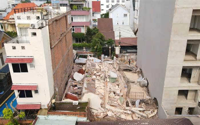 Người dân bất an sau vụ sập nhà 4 tầng ở TPHCM
