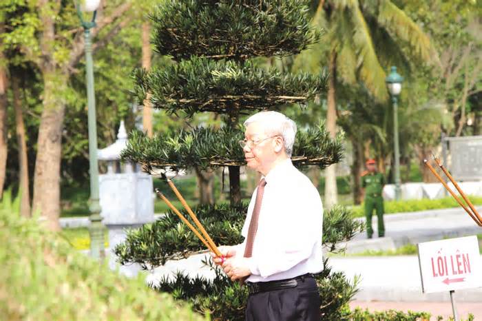 Lau trắng thành cổ