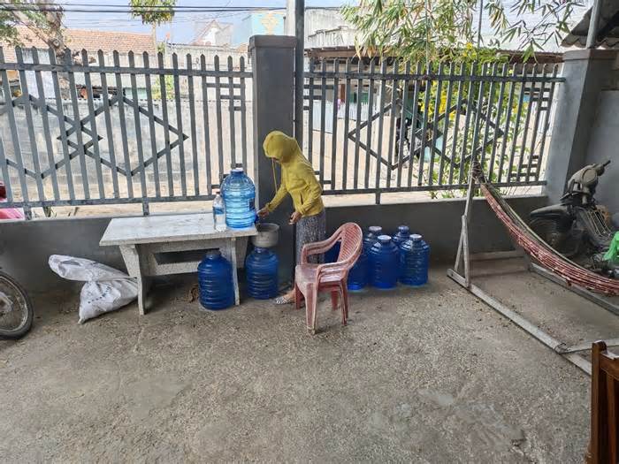 Bình Thuận nói gì về hàng ngàn hộ dân 'khát khô cổ' bên nhà máy cấp nước?
