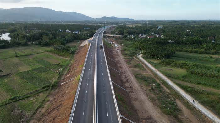 Một số đoạn cao tốc Bắc Nam có thể khai thác trước Tết