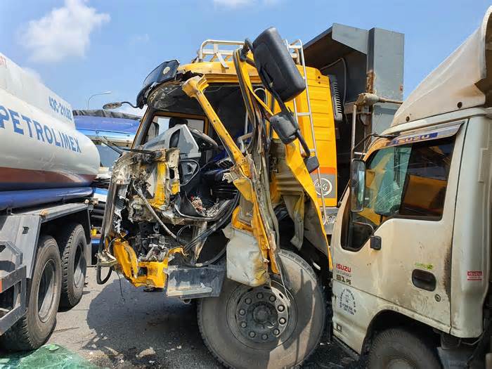 Tai nạn liên hoàn ở Quảng Nam, 5 xe tải 'dính chùm' trên quốc lộ 1A