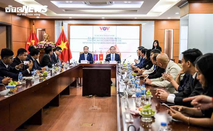 Hình ảnh Bộ trưởng Bộ Thông tin Campuchia thăm Đài VOV và Đài TH Kỹ thuật số VTC